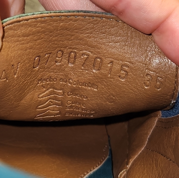 VÉLEZ Artisan Floral Embroidered Leather Sneakers Size 36 - Picture 12 of 16